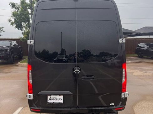 Used 2021 Mercedes-Benz Sprinter 3500 image 8