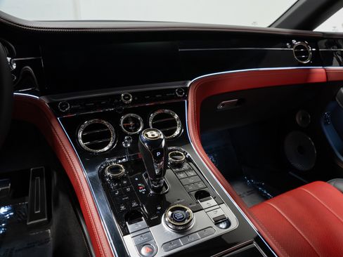 Used 2020 Bentley Continental GT V8 image 44