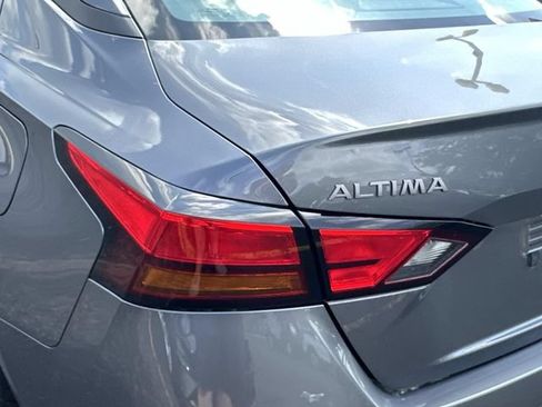 Used 2024 Nissan Altima 2.5 SV FWD image 15