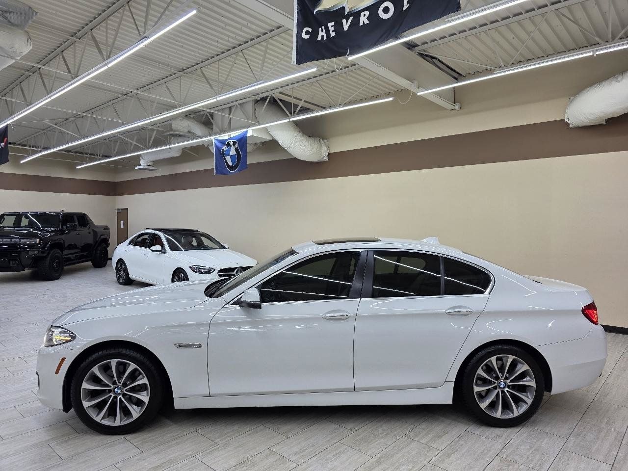 Used 2016 BMW 528i xDrive Sedan AWD/4WD image 9