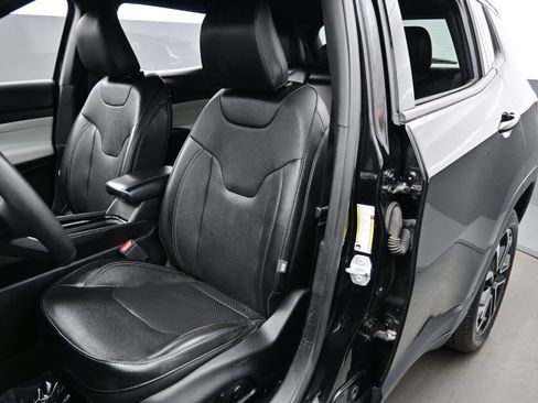 Used 2023 Jeep Compass Limited AWD/4WD image 13