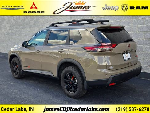 Used 2025 Nissan Rogue SV AWD/4WD image 3