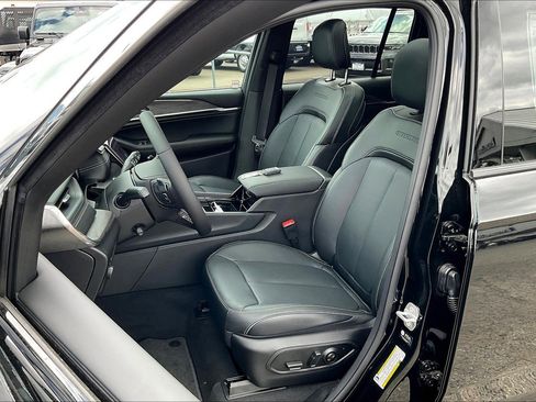 New 2025 Jeep Grand Cherokee Overland w/ Trailer Tow Package image 9