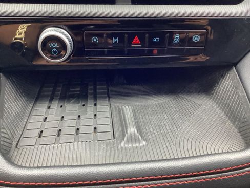 Used 2025 Ford Explorer ST image 25