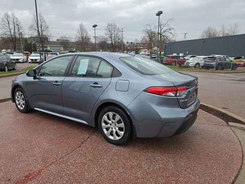 Used 2025 Toyota Corolla LE image 3