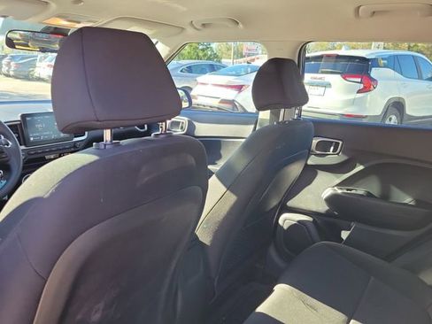 Used 2025 Hyundai Venue SE image 26