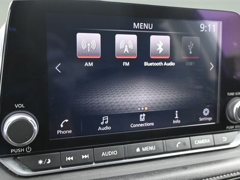 Used 2024 Nissan Rogue S FWD image 9