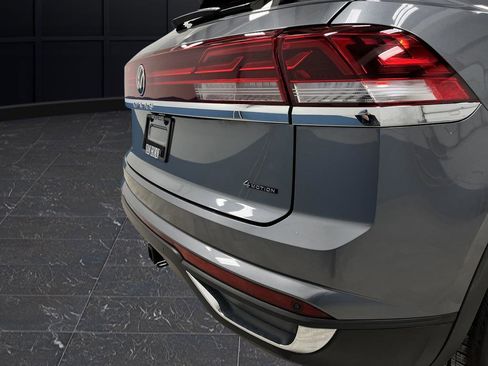 Used 2024 Volkswagen Atlas Cross Sport SE w/ Panoramic Sunroof Package image 31