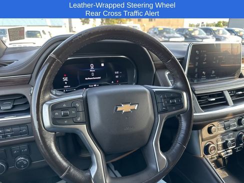 Used 2022 Chevrolet Suburban LT w/ Luxury Package image 19