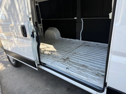 Used 2025 RAM ProMaster 2500 w/ Convenience Group FWD image 11