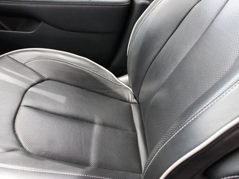 Used 2026 Chrysler Pacifica Limited FWD image 18