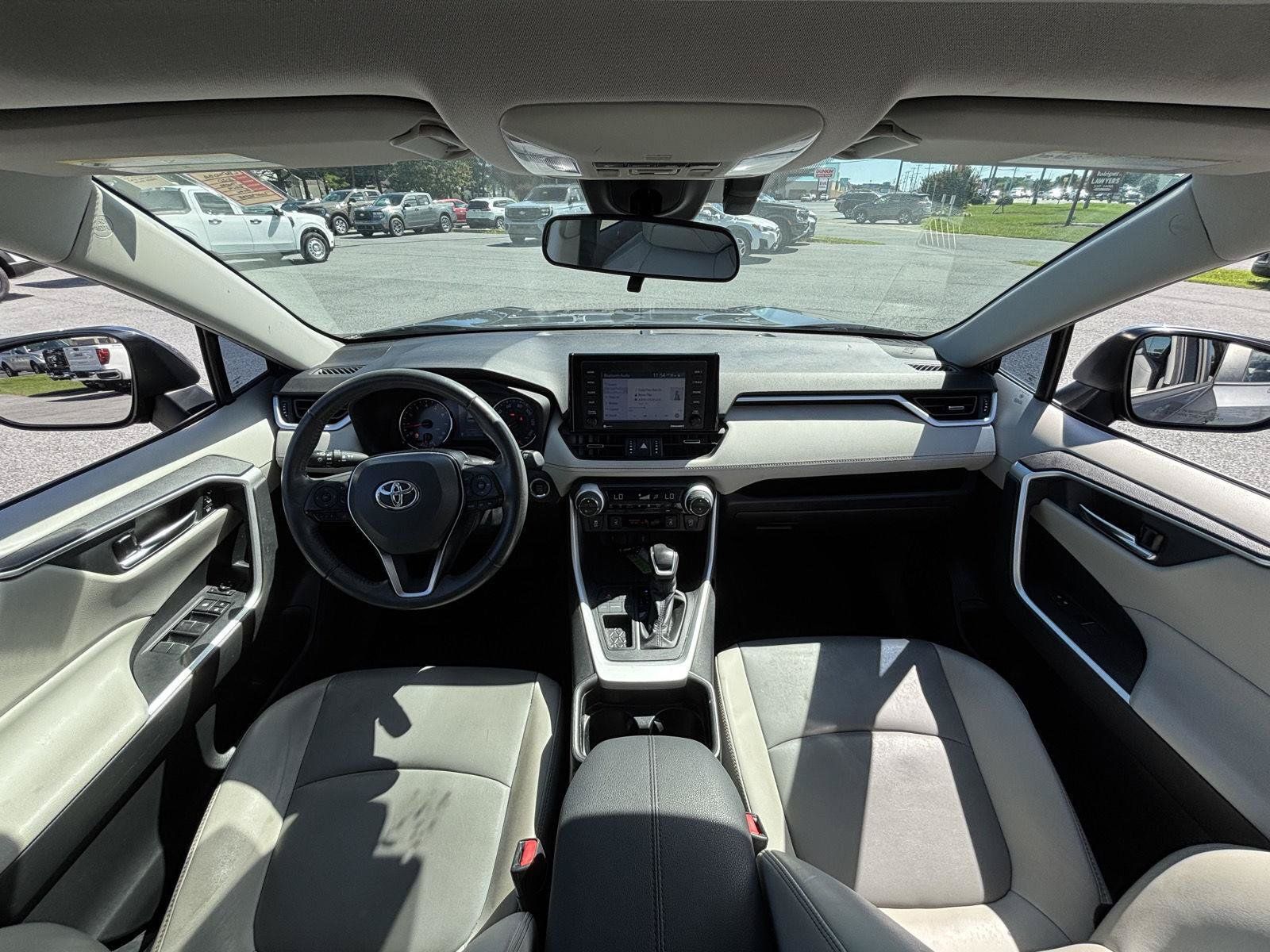 Used 2020 Toyota RAV4 XLE Premium FWD image 26