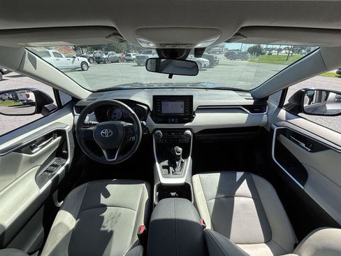 Used 2020 Toyota RAV4 XLE Premium FWD image 26