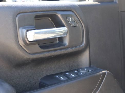 Used 2022 Chevrolet Silverado 2500 Custom w/ Custom Value Package image 21