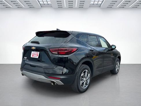 Used 2025 Chevrolet Blazer LT image 4