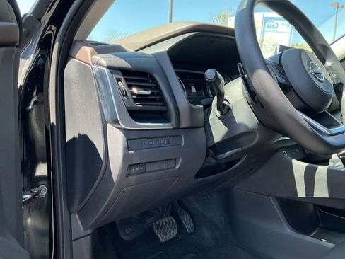 Used 2023 Nissan Rogue S image 29