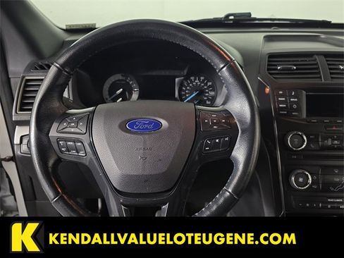 Used 2017 Ford Explorer XLT image 10