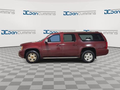 Used 2008 Chevrolet Suburban LT w/ LT Preferred Equipment Group AWD/4WD image 5