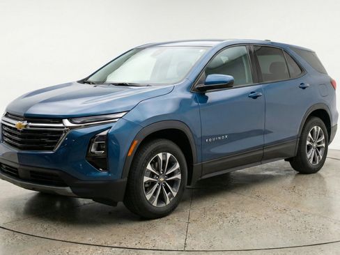 Used 2025 Chevrolet Equinox LT FWD image 3