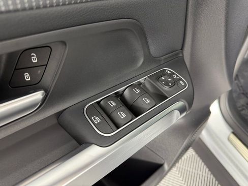 Used 2023 Mercedes-Benz EQB 300 4MATIC image 14