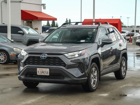 Used 2024 Toyota RAV4 LE AWD/4WD image 3