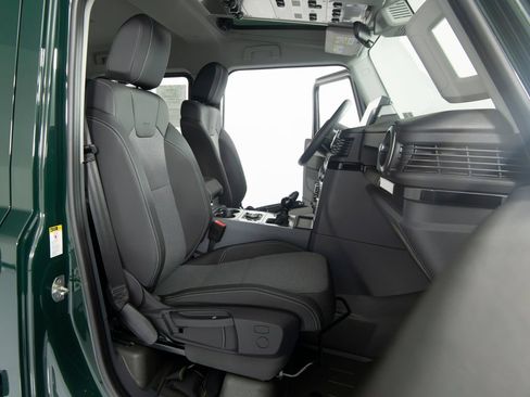 Used 2025 INEOS Grenadier Station Wagon AWD/4WD image 32