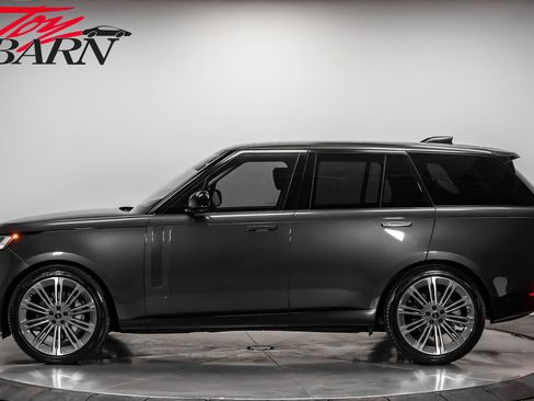 Used 2024 Land Rover Range Rover SE image 2