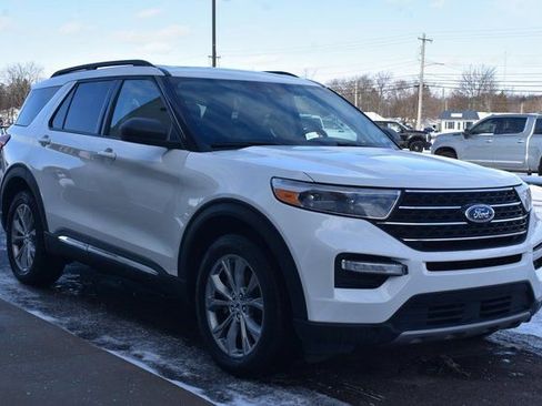 Used 2023 Ford Explorer XLT w/ Equipment Group 202A image 7