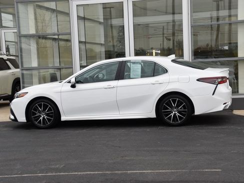 Used 2024 Toyota Camry SE w/ Convenience Package image 11