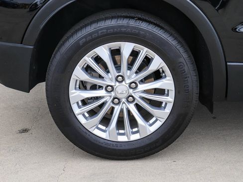 Used 2024 Cadillac XT4 Luxury w/ Cold Weather Package FWD image 10