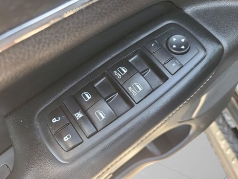 Used 2017 Jeep Grand Cherokee Limited w/ Luxury Group II image 18