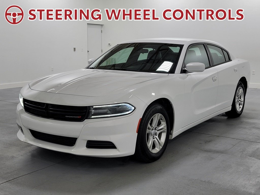 Used 2020 Dodge Charger SXT w/ Leather Interior Group RWD image 4