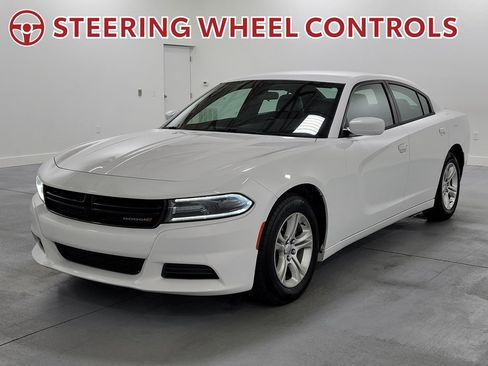 Used 2020 Dodge Charger SXT w/ Leather Interior Group RWD image 4