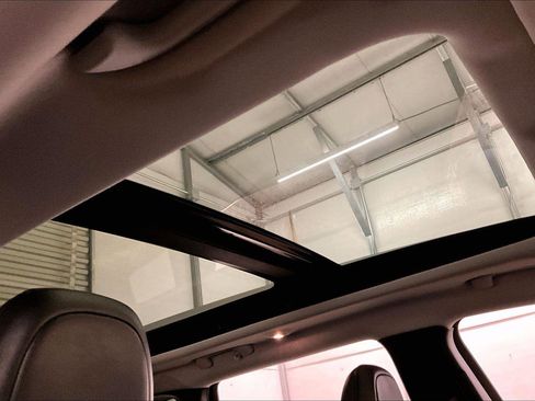 Used 2021 Jeep Cherokee Latitude Lux w/ Sun & Sound Group image 22