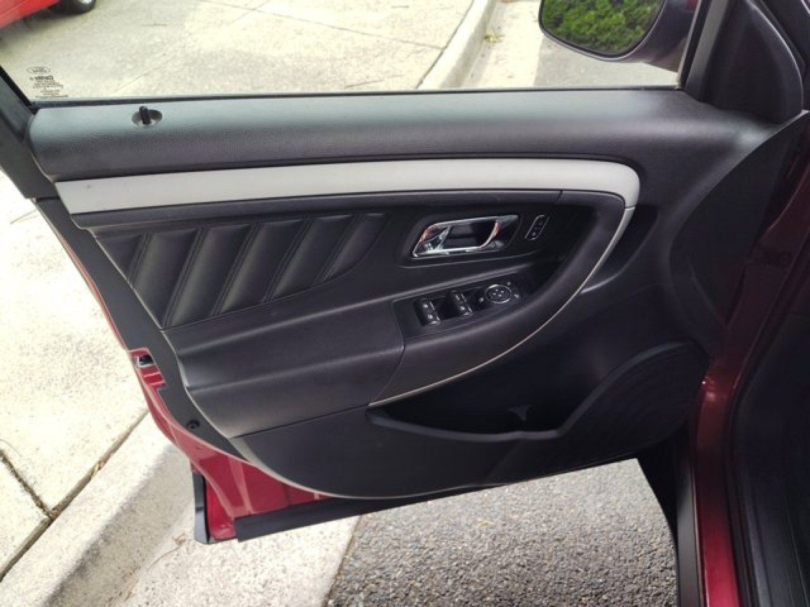 Used 2017 Ford Taurus SEL w/ Equipment Group 201A FWD image 21