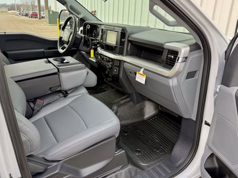 New 2026 Ford F550 4x4 Crew Cab image 21
