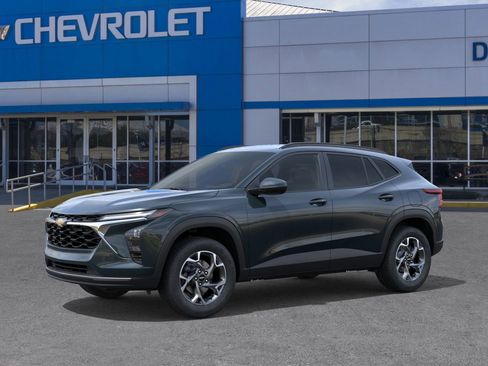 New 2026 Chevrolet Trax LT w/ Driver Confidence Package image 2