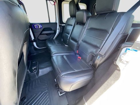 Used 2019 Jeep Wrangler Unlimited Sahara AWD/4WD image 15