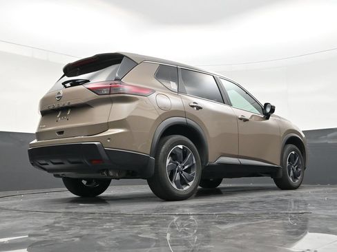 Used 2025 Nissan Rogue SV FWD image 24
