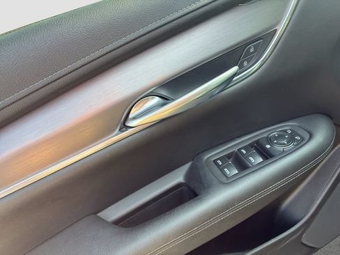 Used 2021 Cadillac XT5 Luxury FWD image 17