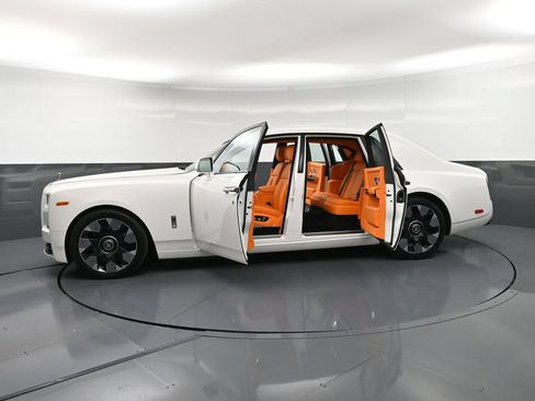 New 2027 Rolls-Royce Phantom Sedan RWD image 41