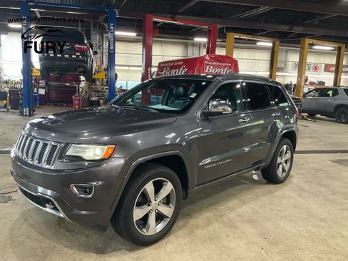 Used 2016 Jeep Grand Cherokee Overland w/ Advanced Technology Group AWD/4WD image 33