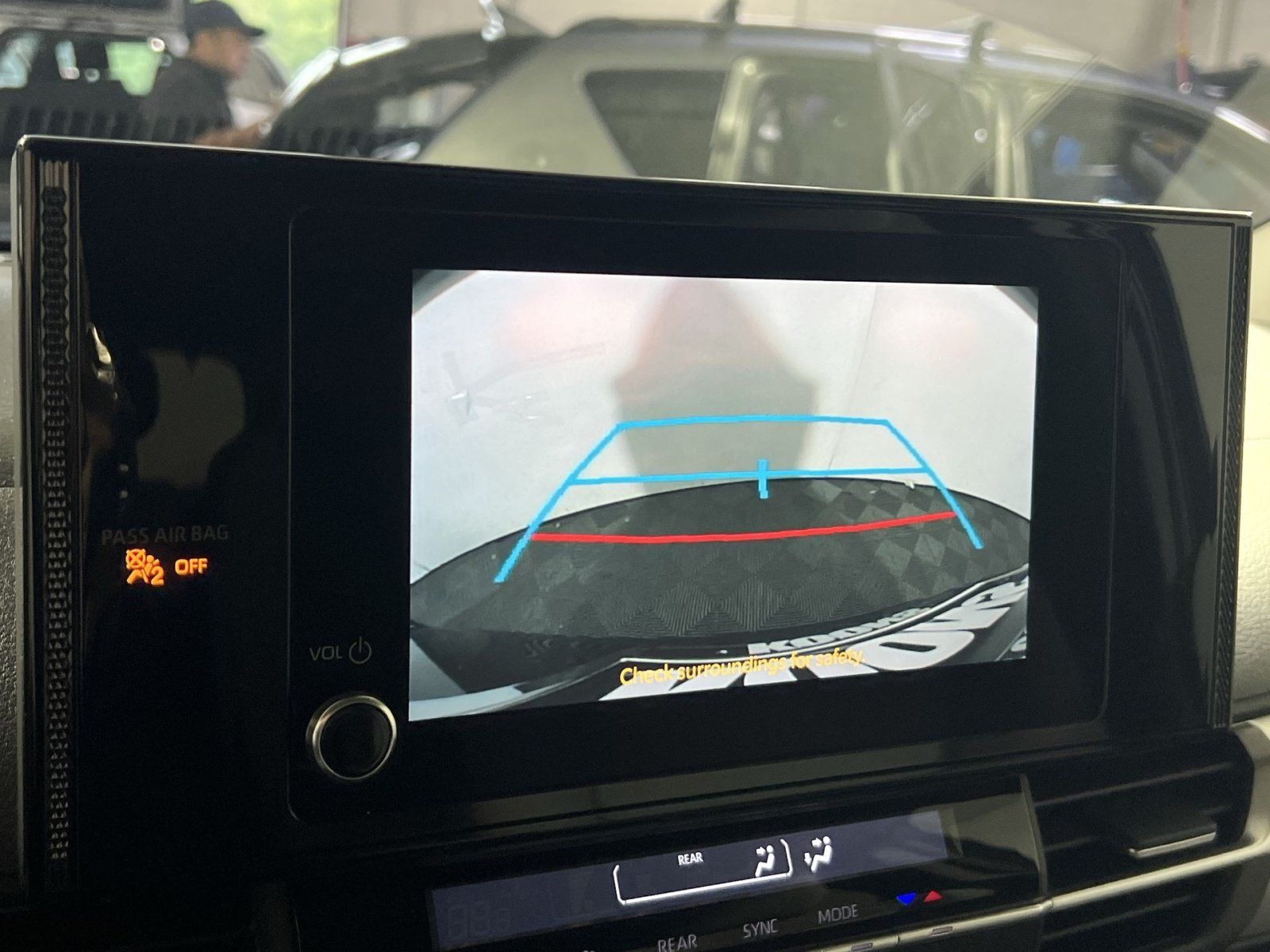 Used 2025 Toyota Sienna LE FWD image 19