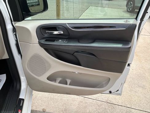 Used 2018 Dodge Grand Caravan SXT FWD image 15