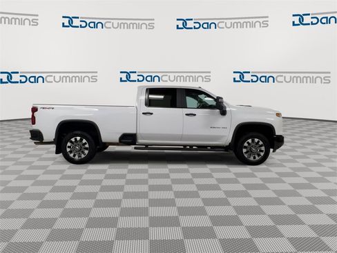 Used 2024 Chevrolet Silverado 2500 Custom w/ Custom Value Package image 9
