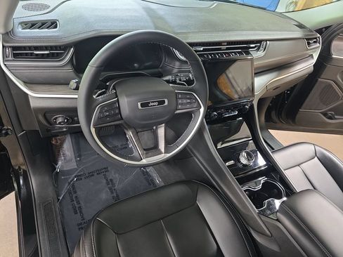 Used 2023 Jeep Grand Cherokee L Limited AWD/4WD image 18