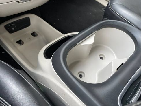 Used 2023 Chrysler Pacifica Touring-L FWD image 22