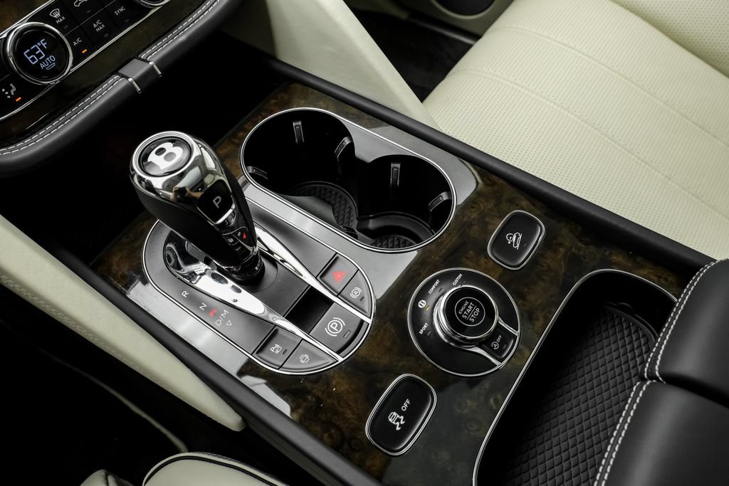 Used 2024 Bentley Bentayga AWD/4WD image 32