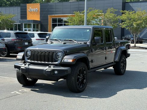 Used 2025 Jeep Gladiator Sport AWD/4WD image 1