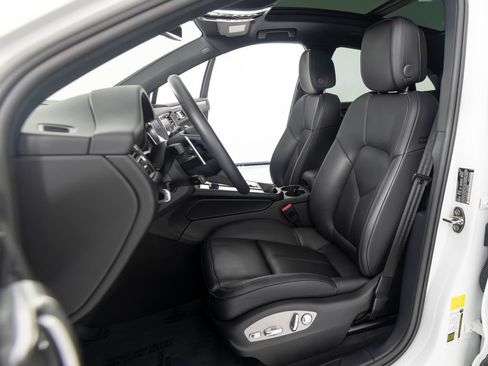 Certified 2026 Porsche Macan AWD/4WD image 18